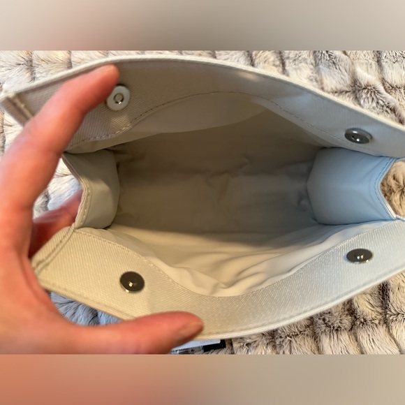 Dior Bundle (cream pouch, travel size volume mascara, sample perfume and balm) - Picture 6 of 6